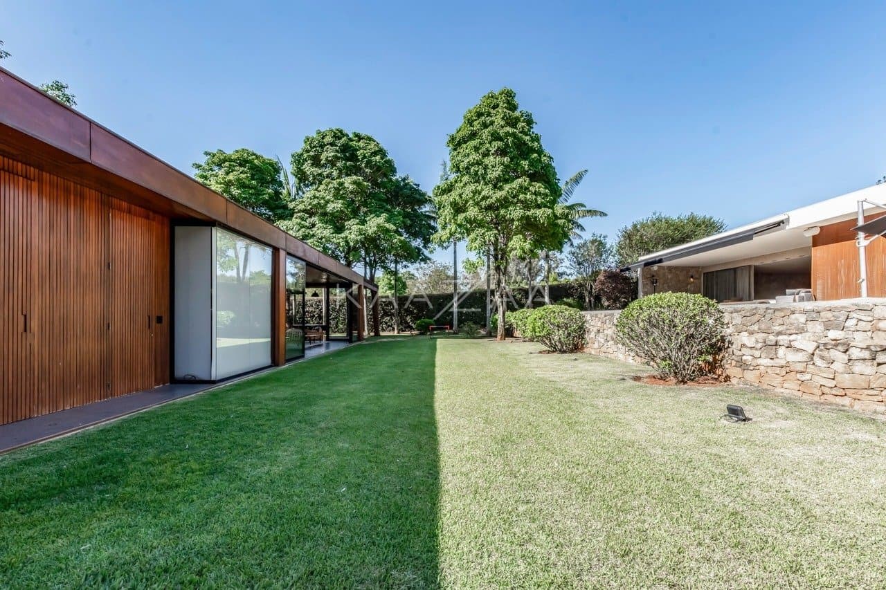 Casa térrea muito arejada, simplesmente impecável. Mobiliada com design, na Fazenda Boa Vista. - Foto 13
