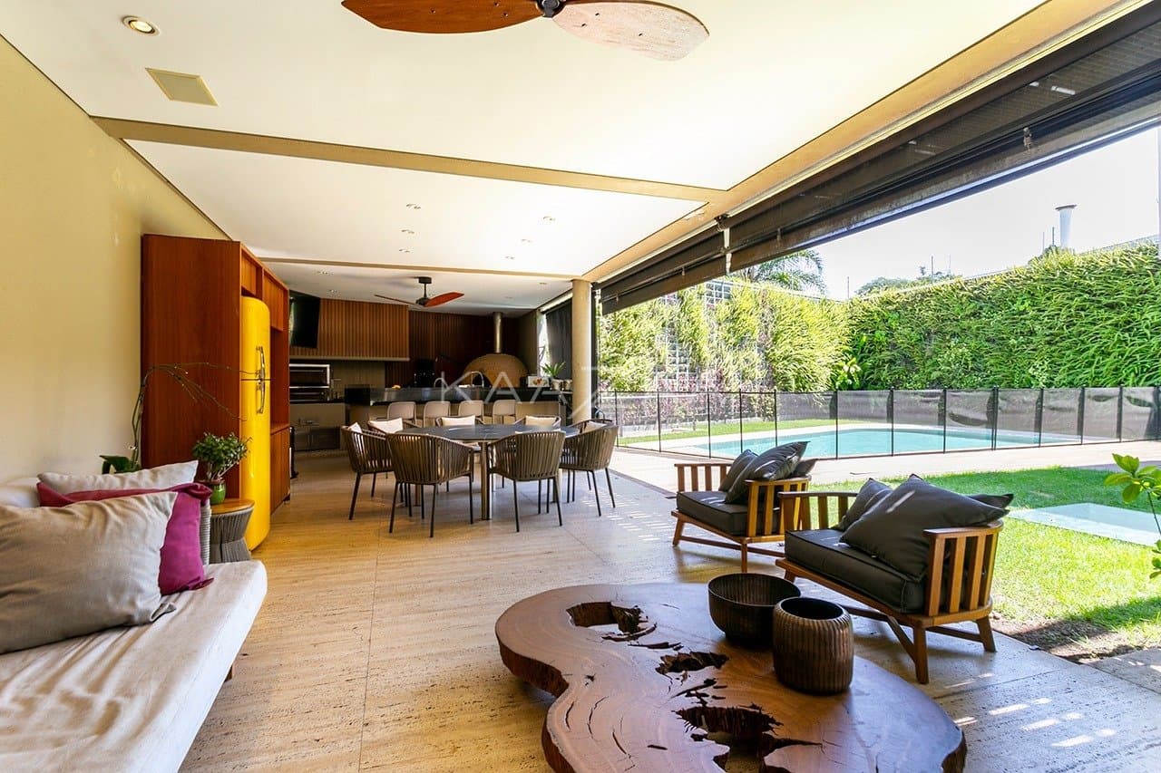 Casa com clima incrível, ótimo espaço de lazer e jardim ensolarado, no bairro Boaçava. - Foto 8