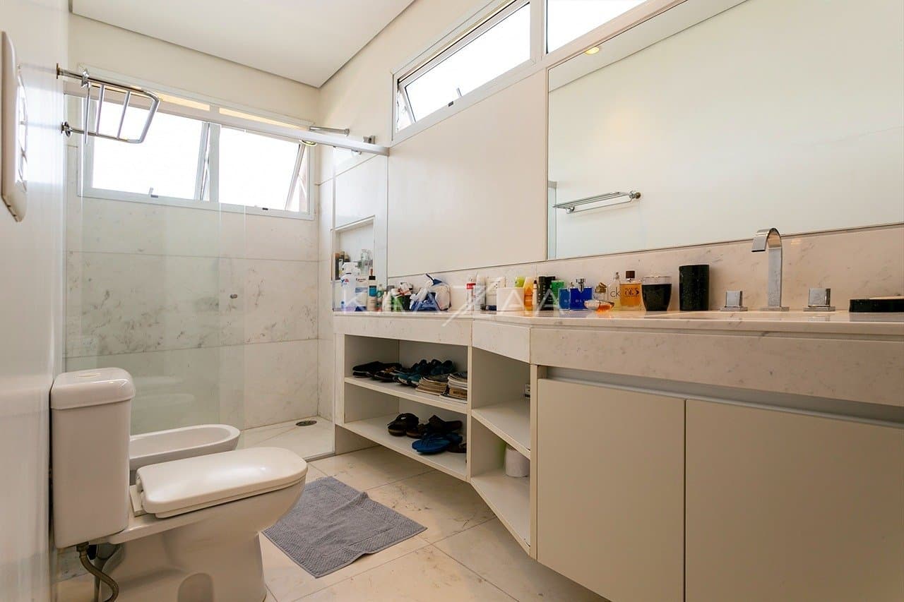 Casa com clima incrível, ótimo espaço de lazer e jardim ensolarado, no bairro Boaçava. - Foto 31