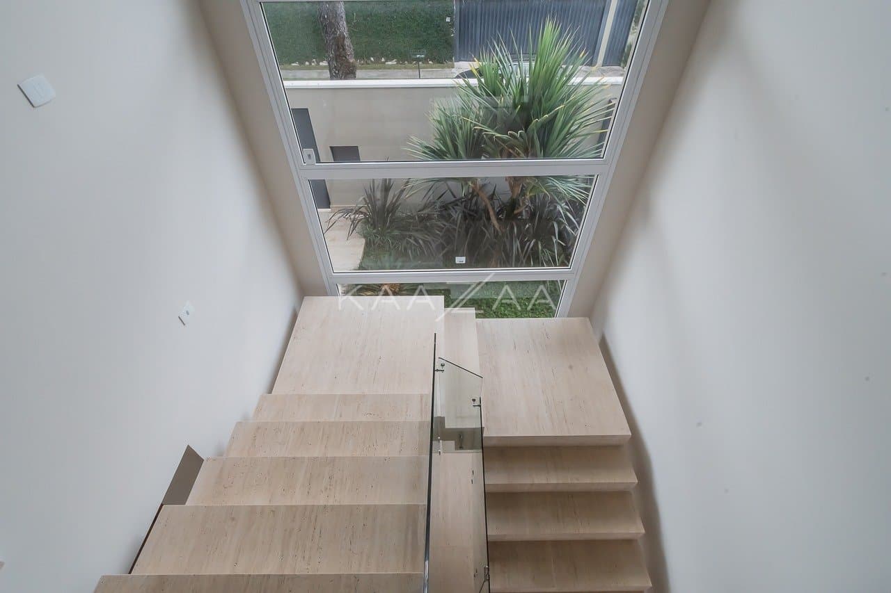 Clima tropical e vista aberta para o bairro. Casa incrível no Jardim Guedala. - Foto 35