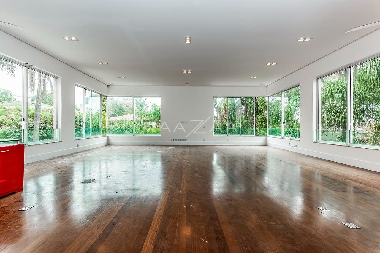 Vista verde, arquitetura moderna e janelões. Casa no Jardim Guelada! - Foto 9
