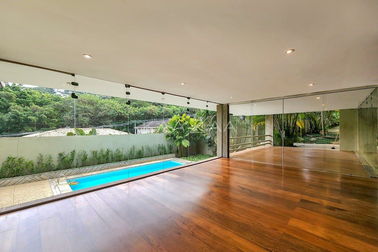 Para viver com tranquilidade e segurança: casa super aprazível em rua fechada no Real Parque. - Foto 1