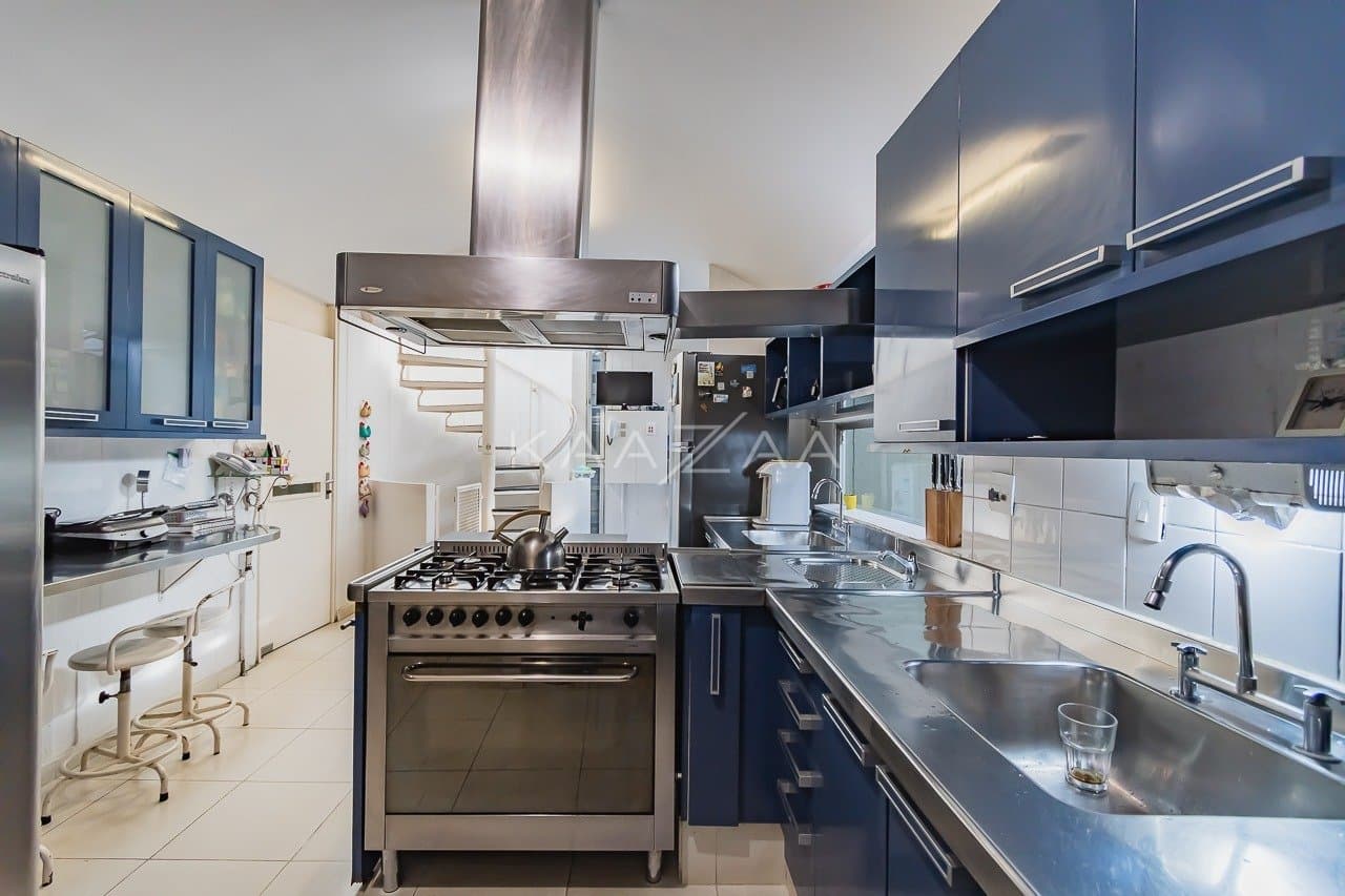 Casa espaçosa com 555 m² de bem-estar em Alto de Pinheiros, perfeita para receber. - Foto 34