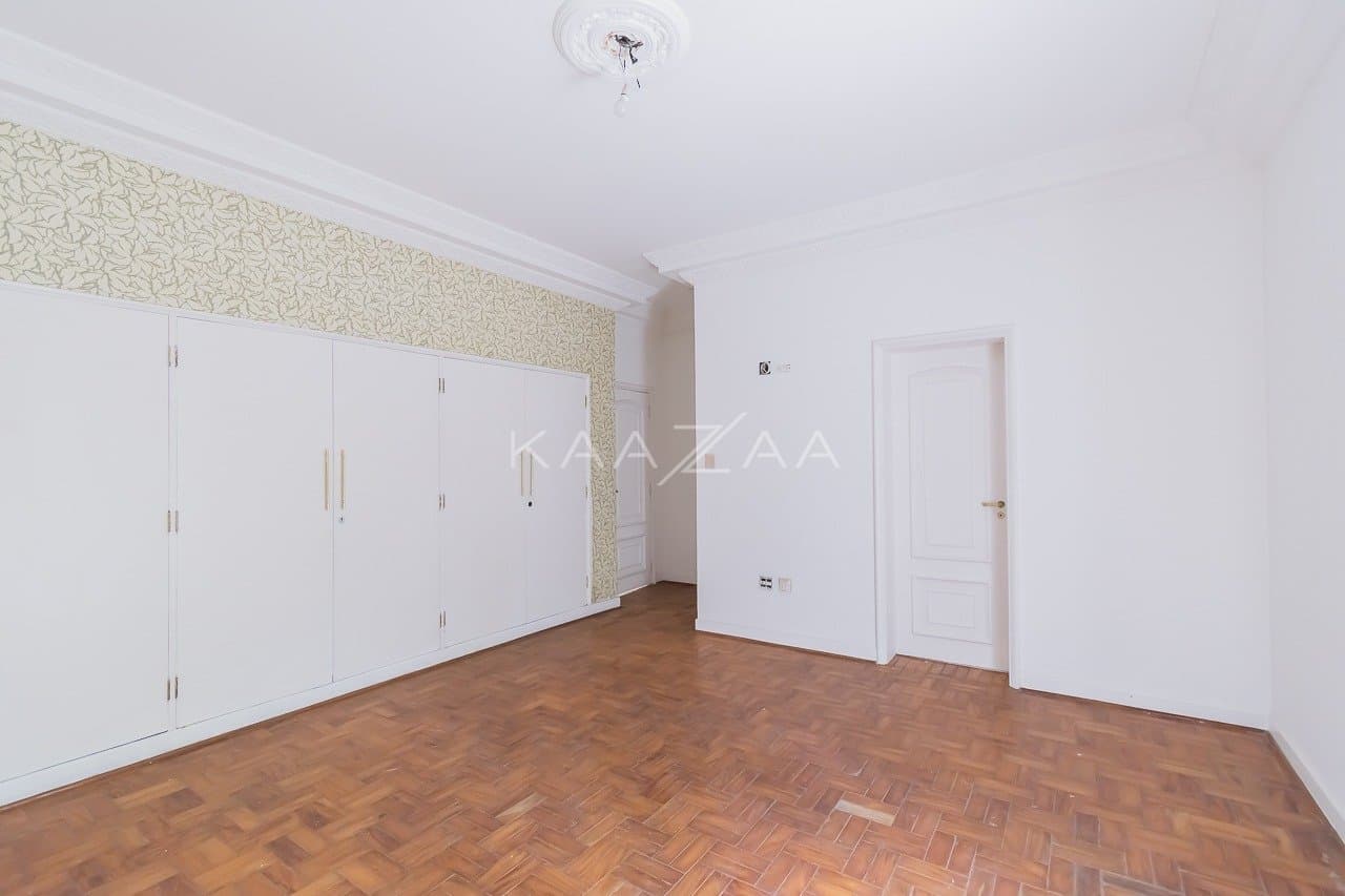 Ambientes leves e espaçosos, nesta casa de 480m² com 4 suítes no Jardim Paulista. - Foto 38