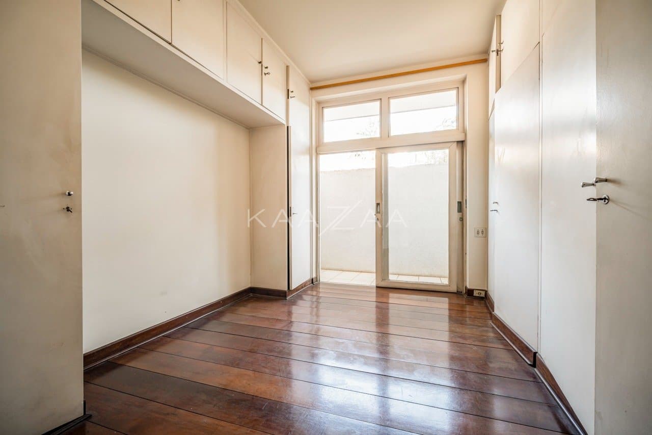 Excelente casa modernista, com lindo jardim em um amplo terreno no Jardim Europa. - Foto 53