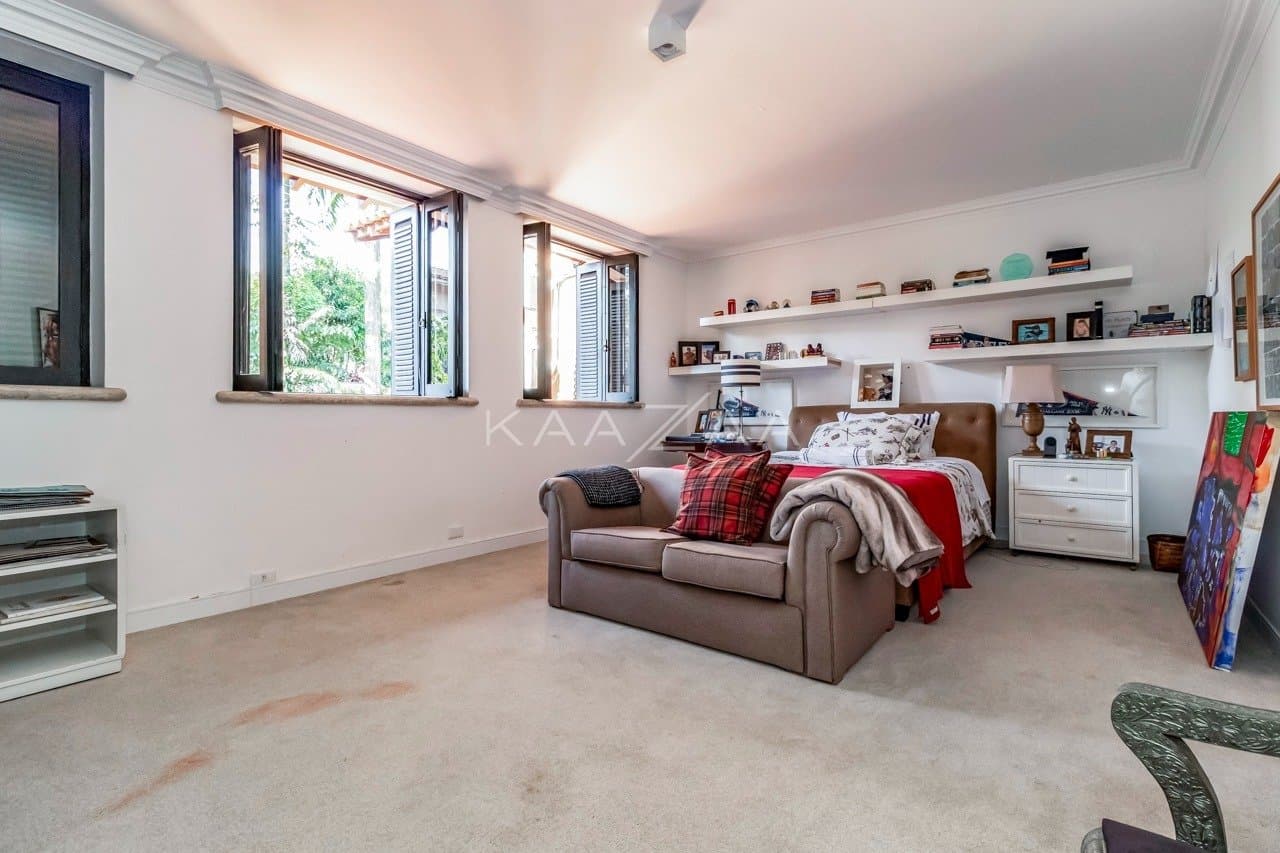 Casa deliciosa com lindo jardim e 4 suítes. Reformada, no Jardim Guedala. - Foto 70
