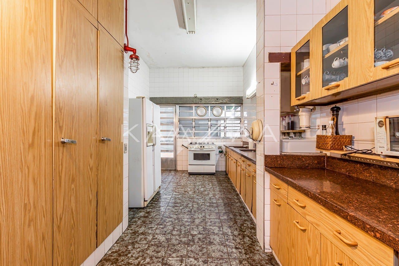 Casa brutalista com projeto arquitetônico singular e muito concreto no Jardim América. - Foto 27