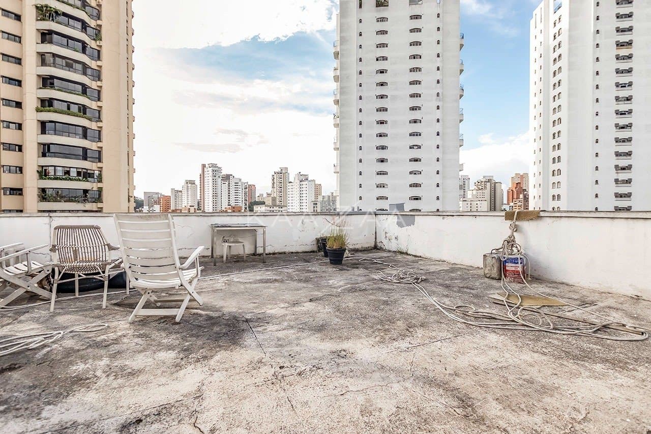 Cobertura duplex ampla e versátil. Para reforma, com ótima vista no Real Parque. - Foto 17
