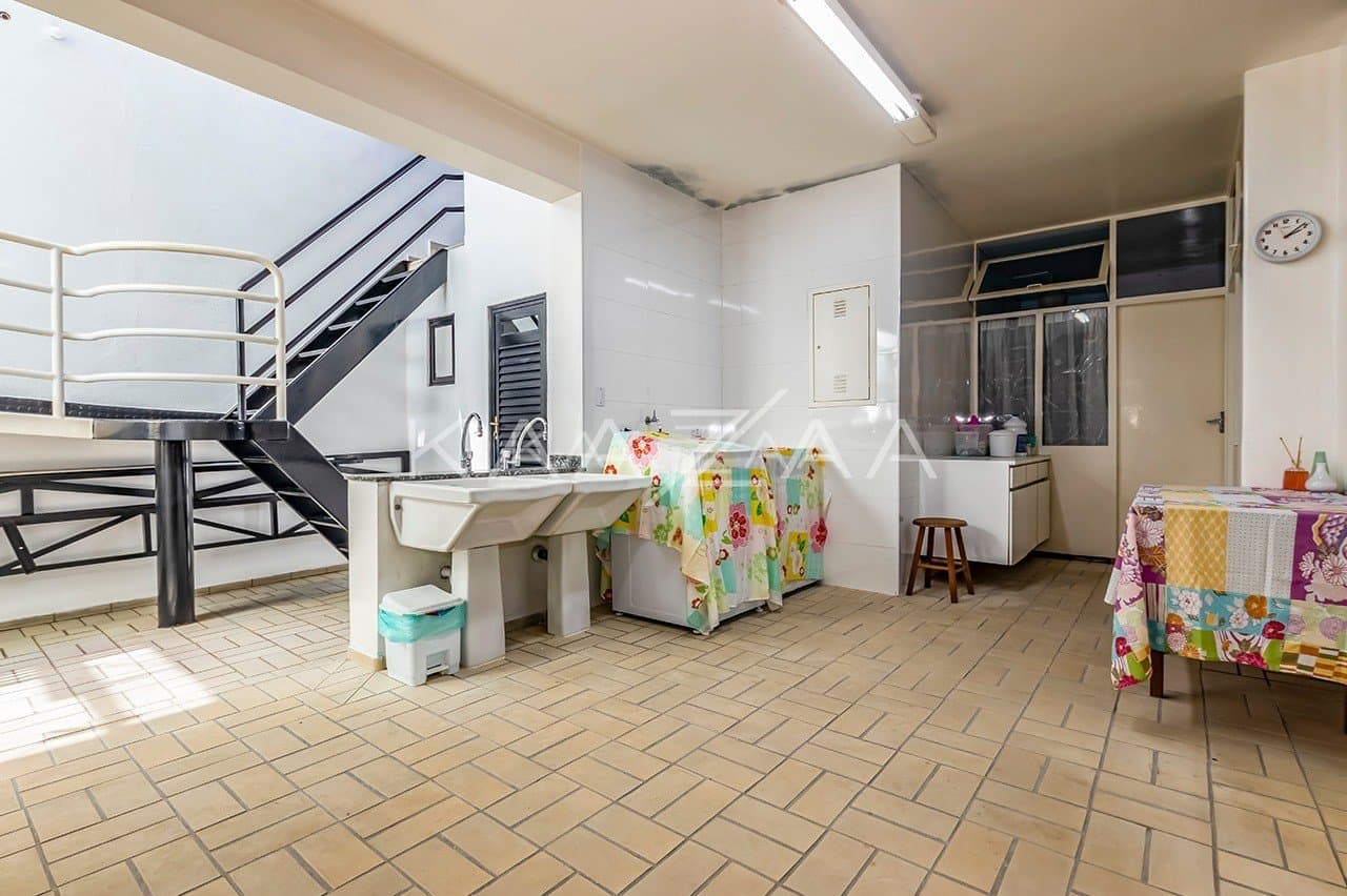 Área gourmet, piscina, atelier, pomar, lago de carpas e vista panorâmica. Casa para comtemplar a vida, no Jardim Guedala. - Foto 29