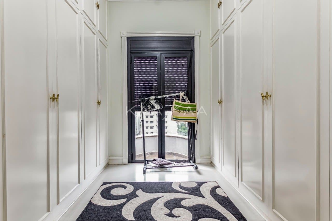 Para se viver envolvido por uma arquitetura elegante e detalhes clássicos, nesta Cobertura Duplex em Moema. - Foto 29