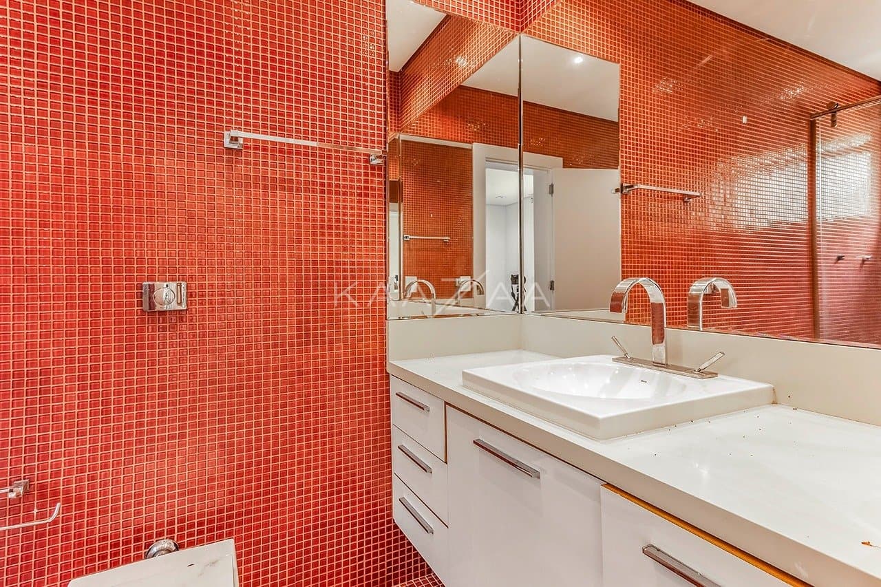Vista verde, arquitetura moderna e janelões. Casa no Jardim Guelada! - Foto 34