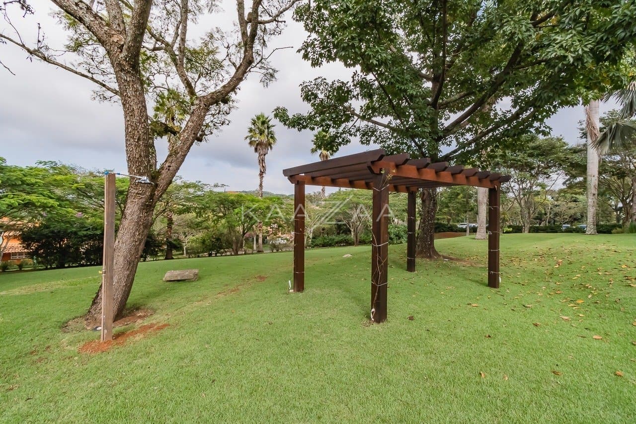 Linda paisagem e ares coloniais são o charme desta casa no condomínio Quinta da Baroneza. - Foto 18