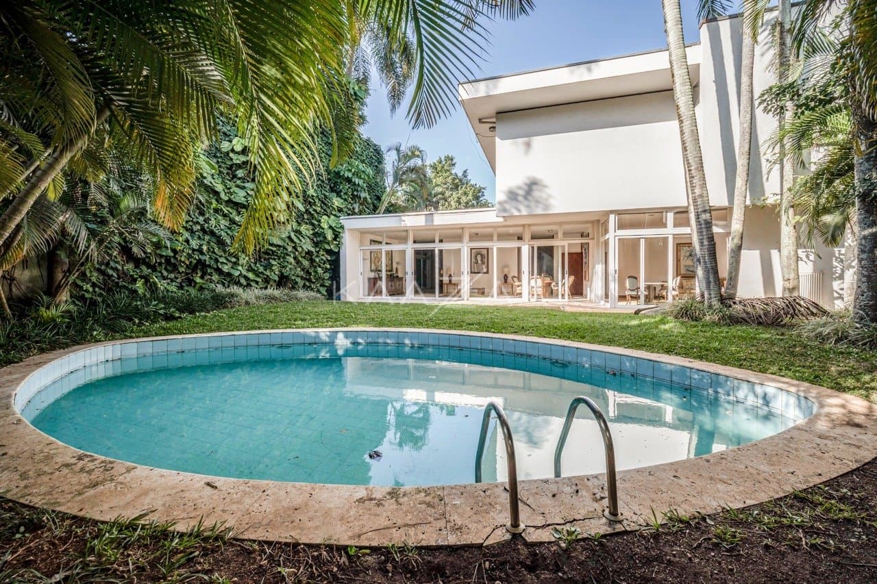Excelente casa modernista, com lindo jardim em um amplo terreno no Jardim Europa. - Foto 4