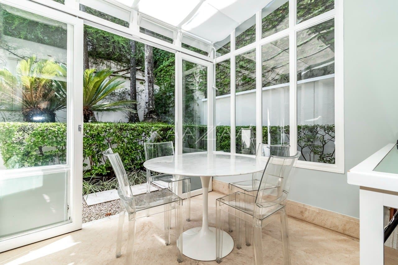 Diversos ambientes agradáveis para uma vida sossegada, nesta casa de condomínio no Jardim Guedala. - Foto 24