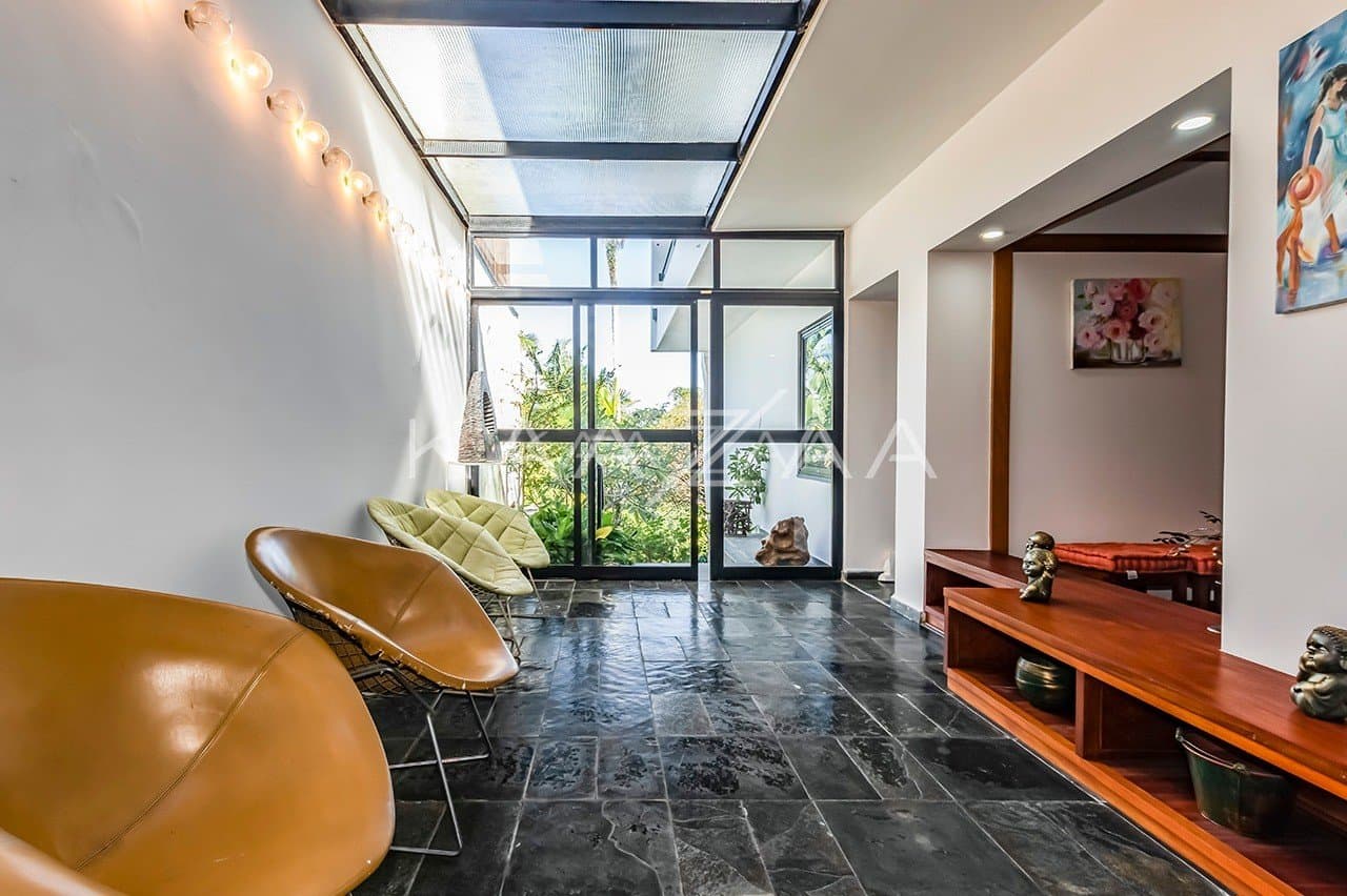 Área gourmet, piscina, atelier, pomar, lago de carpas e vista panorâmica. Casa para comtemplar a vida, no Jardim Guedala. - Foto 17