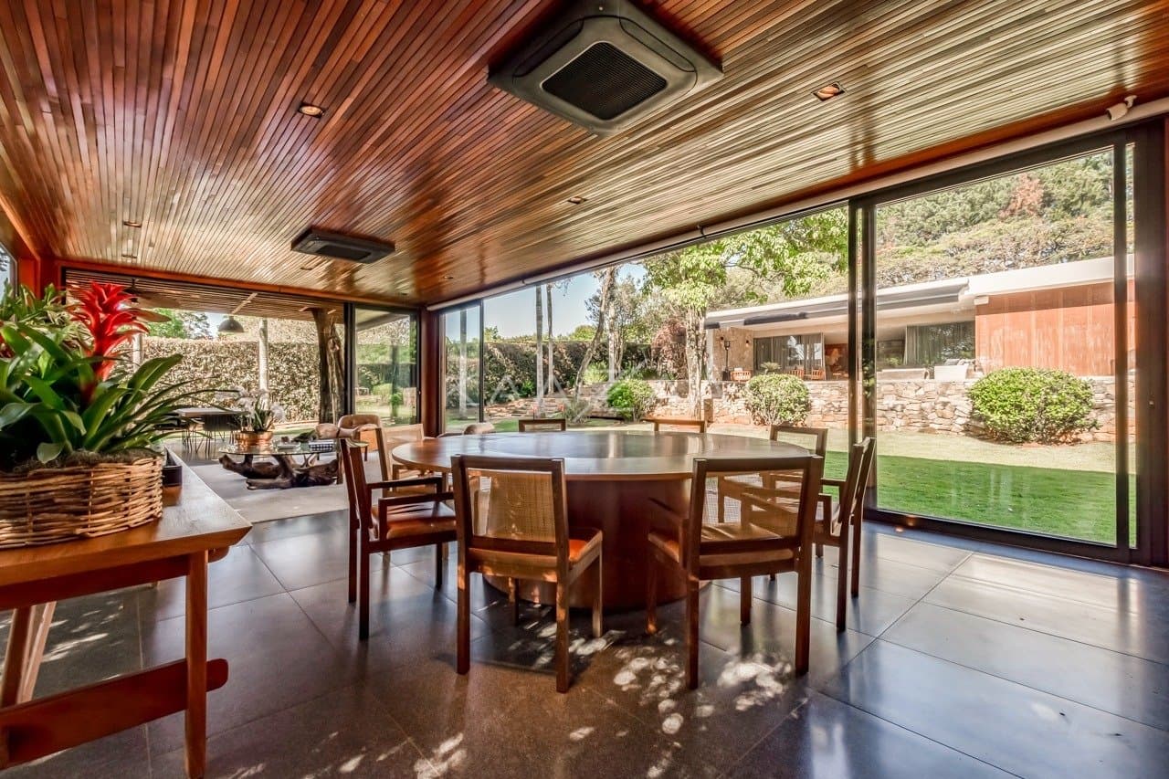 Casa térrea muito arejada, simplesmente impecável. Mobiliada com design, na Fazenda Boa Vista. - Foto 21