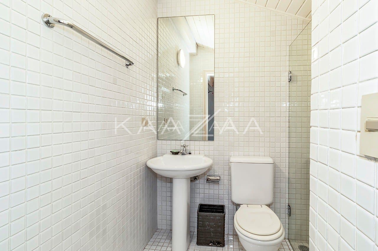 Casa exuberante com jardim e vista verde infinita. Em rua sossegada no Real Parque. - Foto 35