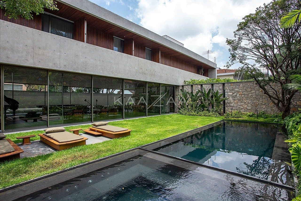 Contemporânea e toda mobiliada: casa com ambientes livres e jardim magnífico em rua fechada em Alto de Pinheiros. - Foto 21