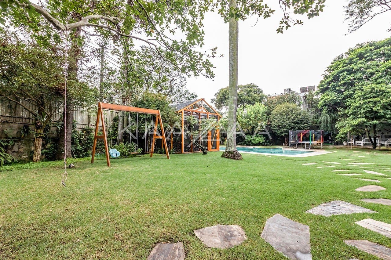 Um projeto autêntico, com espaços reformados e bem planejados. Casa triplex no Jardim Guedala. - Foto 6
