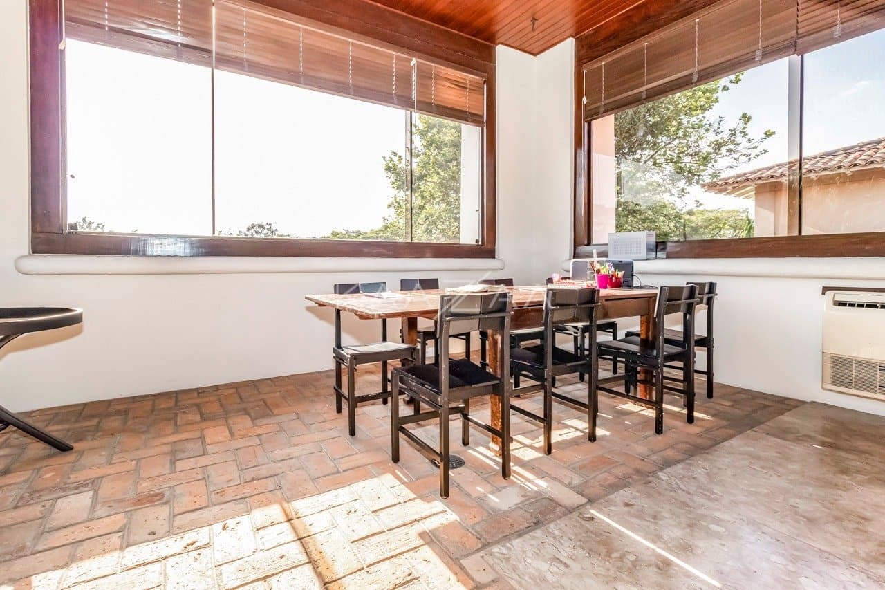 Casa deliciosa com lindo jardim e 4 suítes. Reformada, no Jardim Guedala. - Foto 52