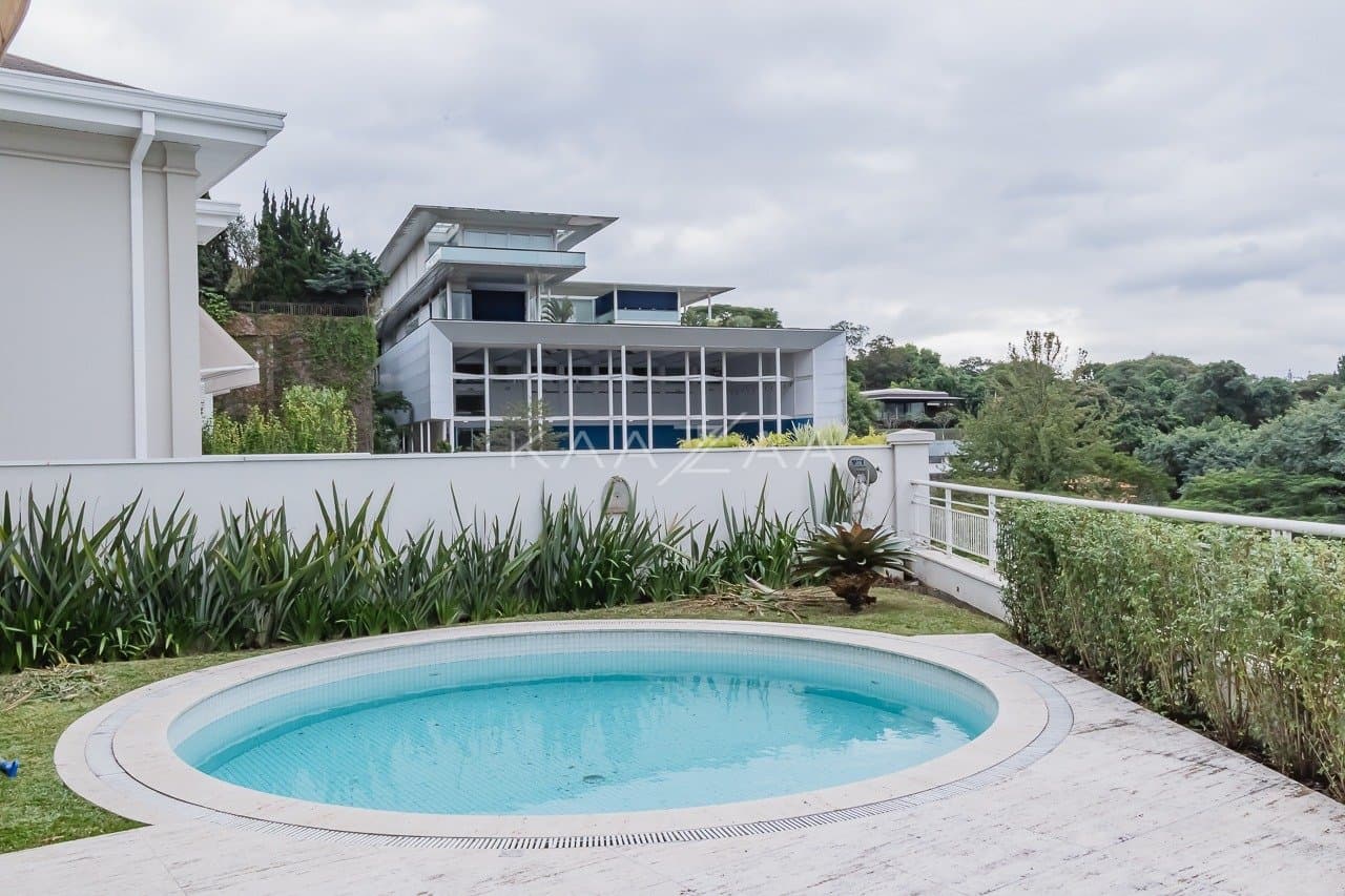 Espaços super amplos, muitos verdes e uma vista divina. Casa no estilo europeu, na Cidade Jardim. - Foto 3
