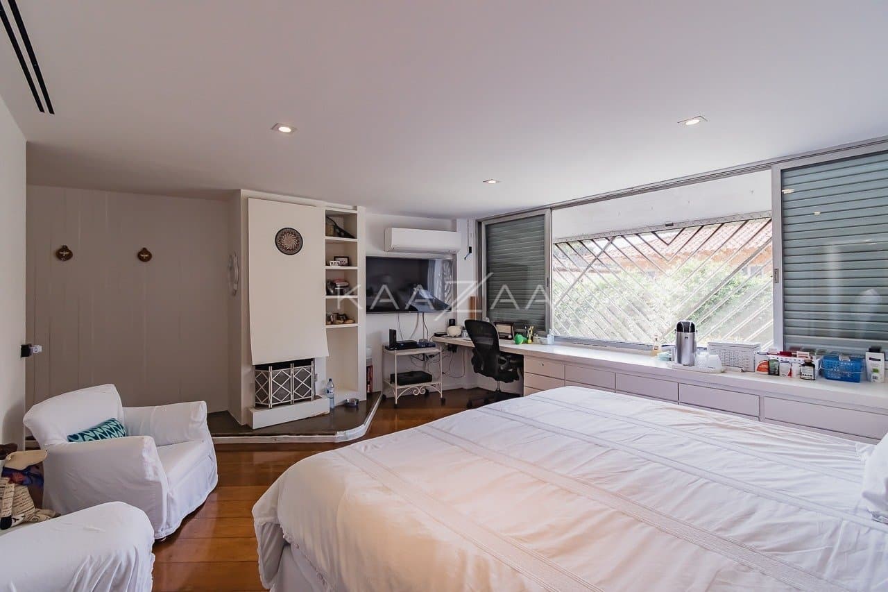 Casa espaçosa com 555 m² de bem-estar em Alto de Pinheiros, perfeita para receber. - Foto 39