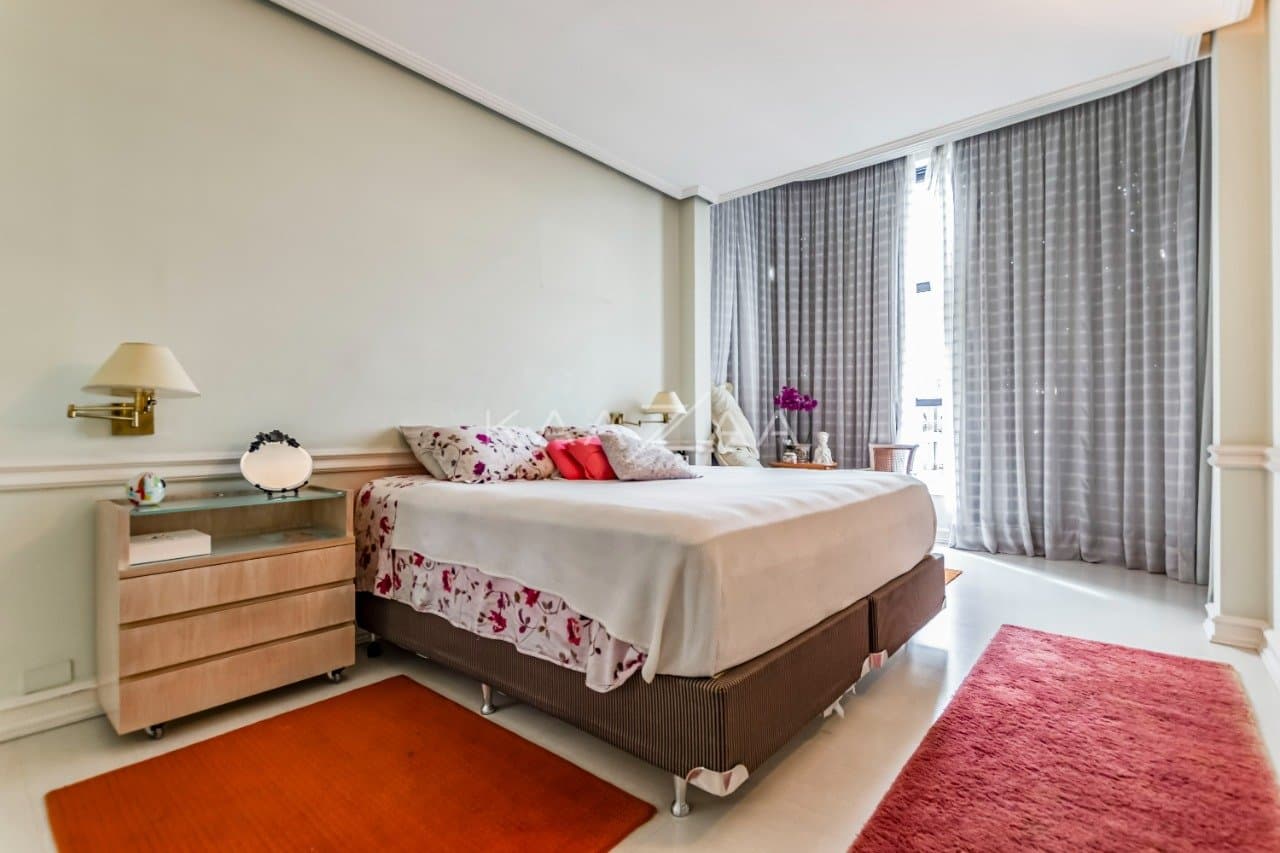 Para se viver envolvido por uma arquitetura elegante e detalhes clássicos, nesta Cobertura Duplex em Moema. - Foto 26
