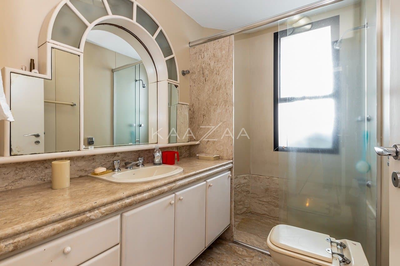 Apartamento completo no Jardins: varandas, vista verde e amplitude. - Foto 18
