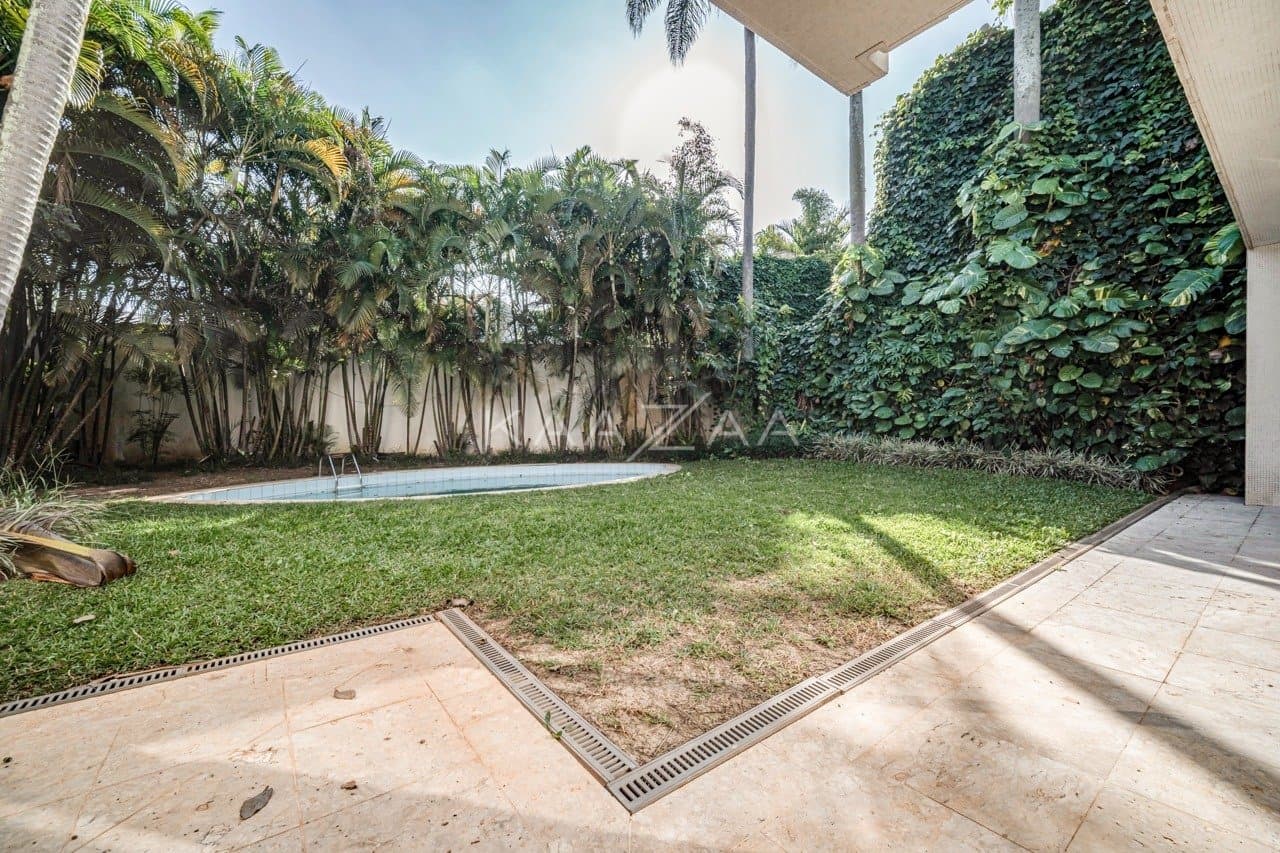 Excelente casa modernista, com lindo jardim em um amplo terreno no Jardim Europa. - Foto 8