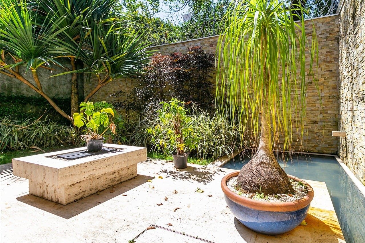 Casa com clima incrível, ótimo espaço de lazer e jardim ensolarado, no bairro Boaçava. - Foto 12