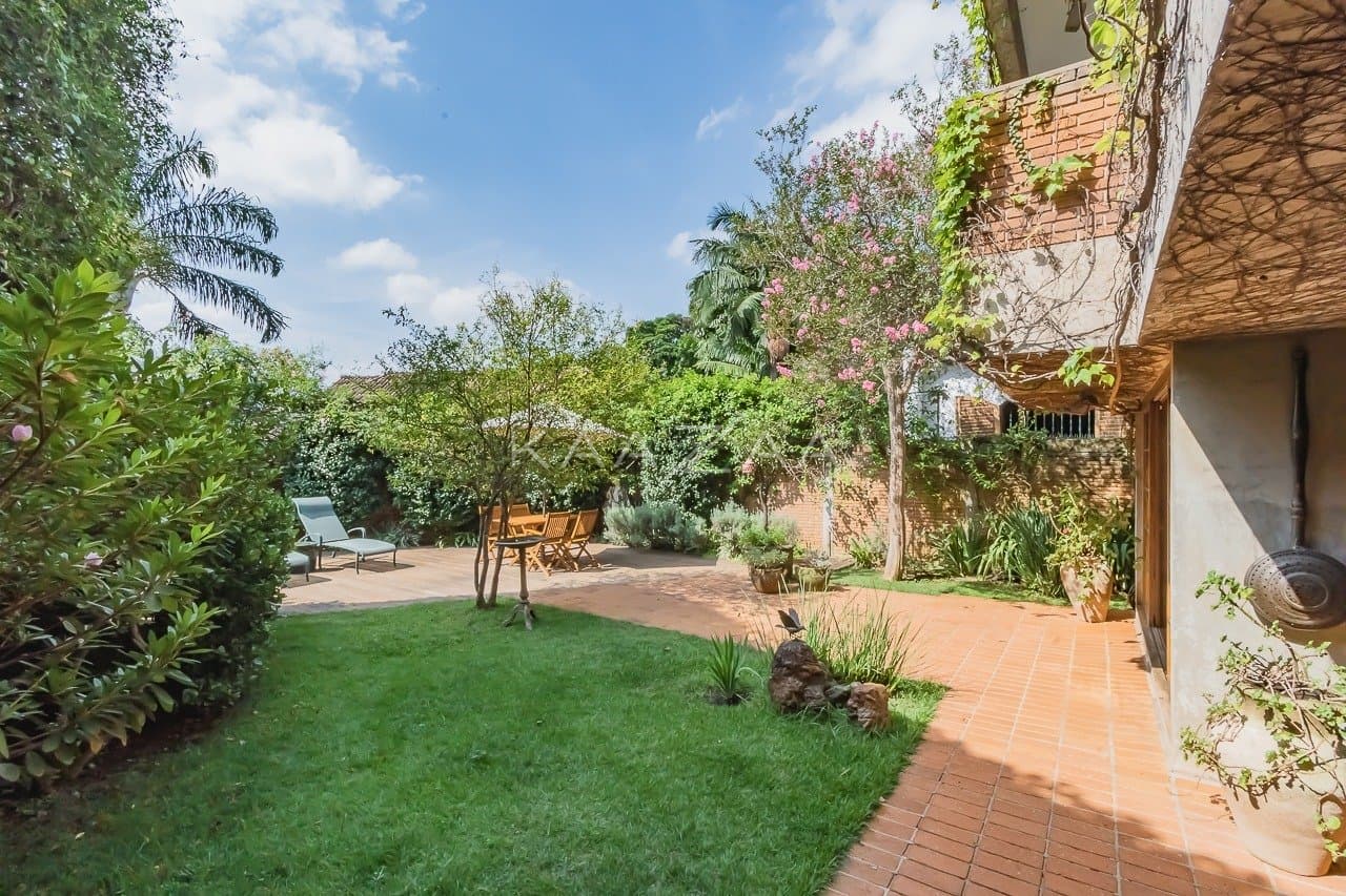 Viver em tranquilidade sem sair de São Paulo. Casa com ares de campo, em Cidade Jardim. - Foto 3