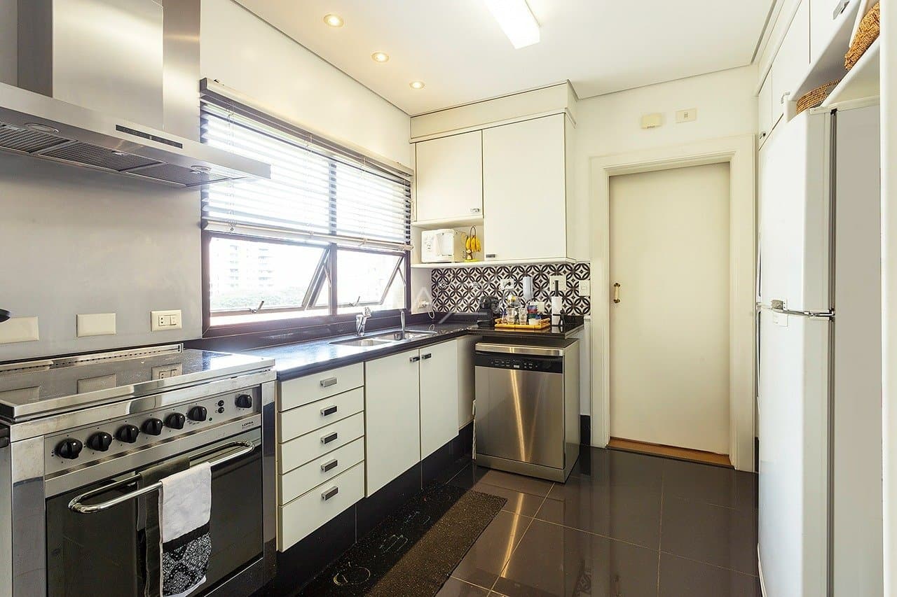 Belíssimo apartamento com pé-direito duplo em região super tranquila de Moema. - Foto 15