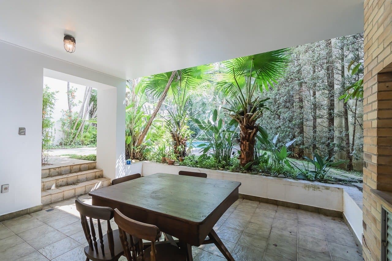 Casa com ares frescos, paisagismo e muita tranquilidade. Uma planta inigualável, no Jardim Guedala. - Foto 6