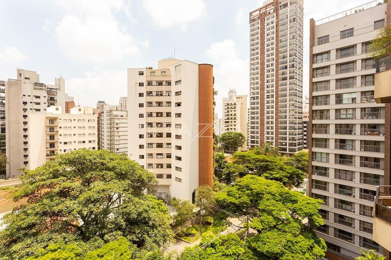 Belíssimo apartamento com pé-direito duplo em região super tranquila de Moema. - Foto 3
