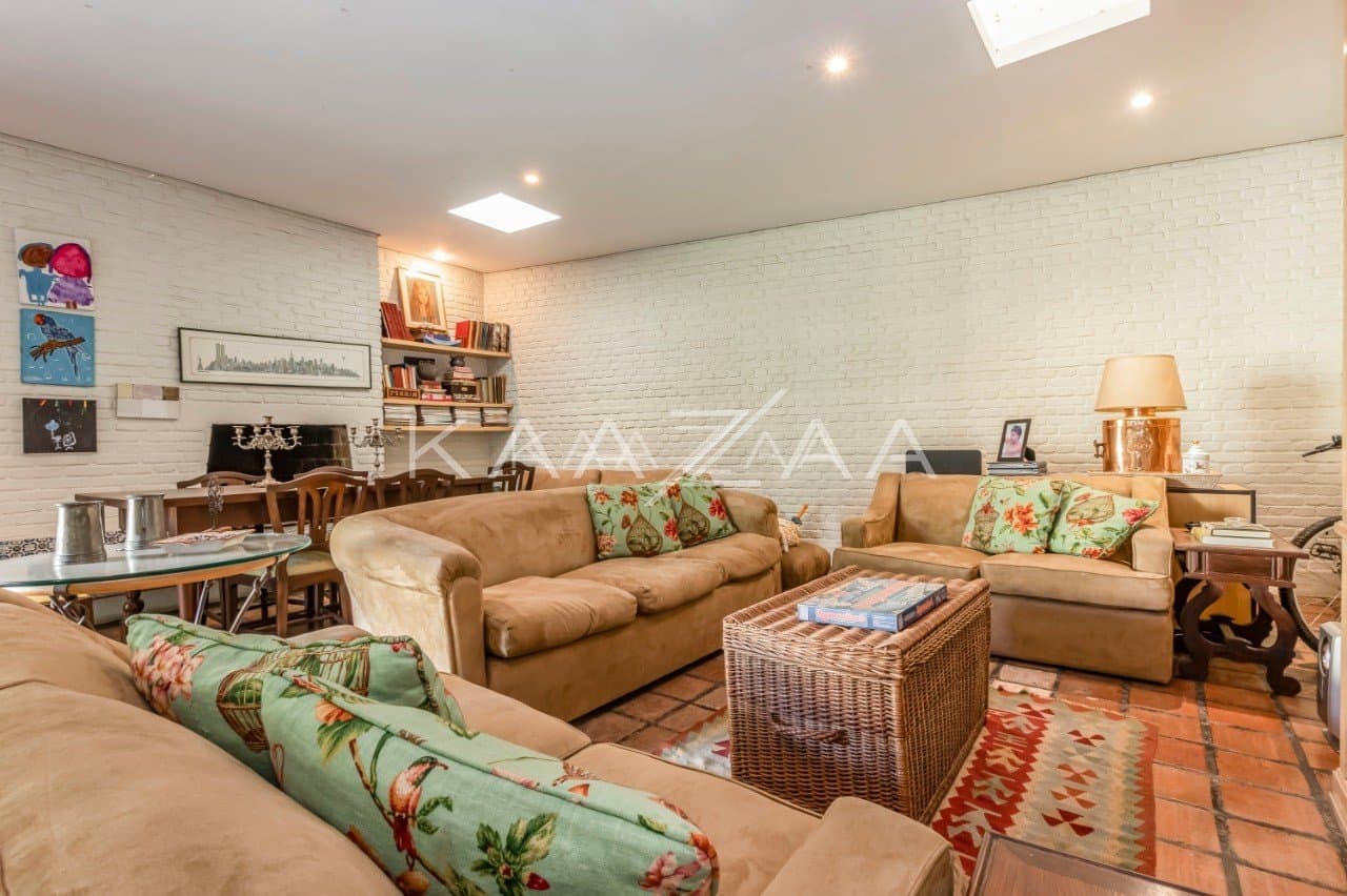 Casa ensolarada e ampla por dentro e por fora. Com localização prática, na Vila Olímpia. - Foto 5