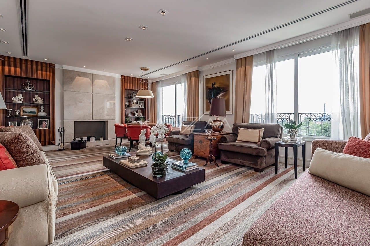 Ambientes suntuosos, planta ampla e vista panorâmica. Apartamento neoclássico no Jardim Guedala. - Foto 14