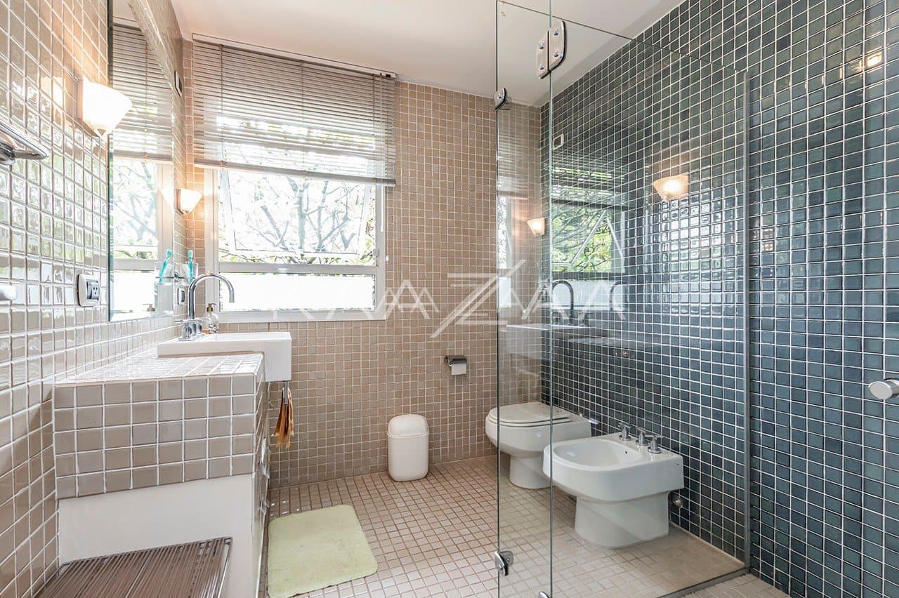 Um projeto autêntico, com espaços reformados e bem planejados. Casa triplex no Jardim Guedala. - Foto 44
