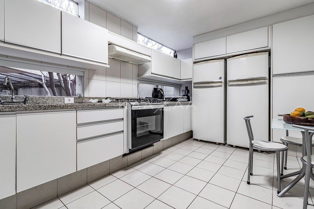 Uma casa rodeada de bom gosto, feita para renovar as energias. No Jardim Guedala. - Foto 30