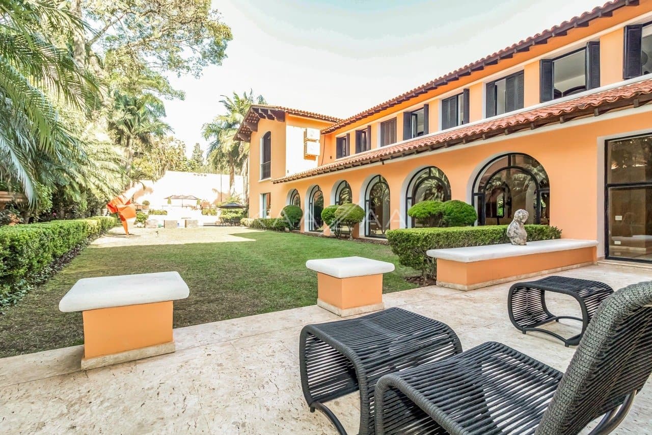 Casa deliciosa com lindo jardim e 4 suítes. Reformada, no Jardim Guedala. - Foto 12
