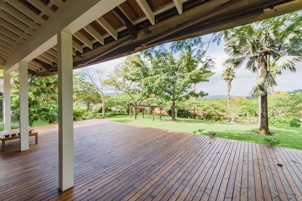 Linda paisagem e ares coloniais são o charme desta casa no condomínio Quinta da Baroneza. - Foto 31