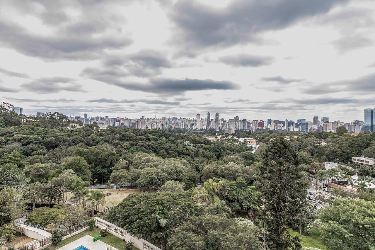 Ambientes suntuosos, planta ampla e vista panorâmica. Apartamento neoclássico no Jardim Guedala. - Foto 44