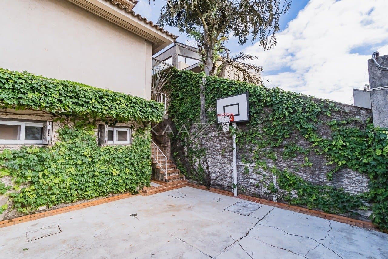 Casa muito ampla e ensolarada, em condominio de rua fechada com muita segurança na Cidade Jardim. - Foto 71