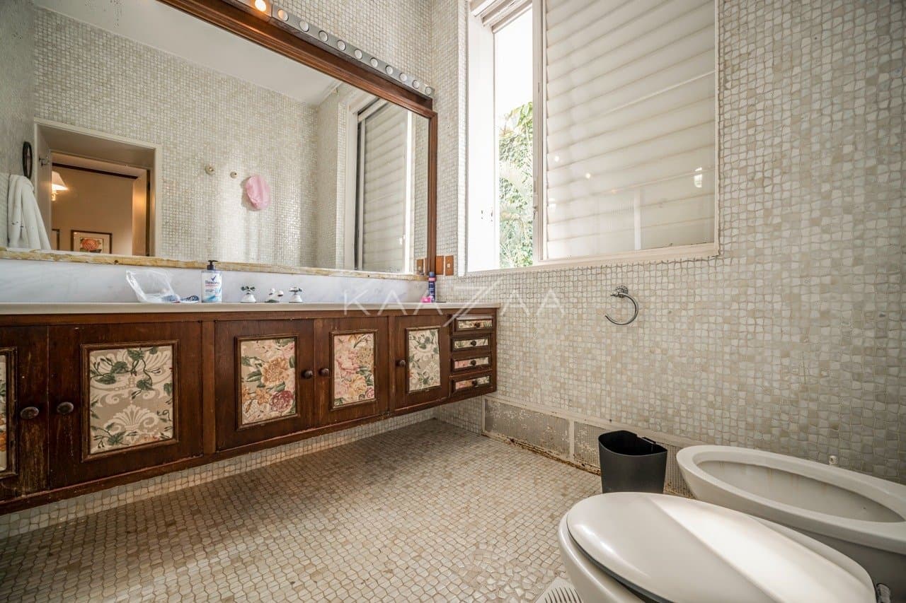 Excelente casa modernista, com lindo jardim em um amplo terreno no Jardim Europa. - Foto 49