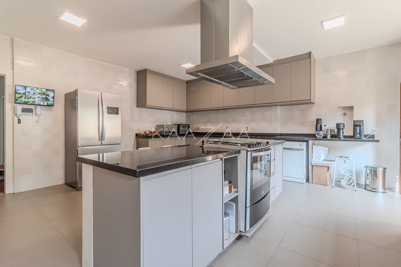 Casa completa em lazer, amplitude e privacidade, com 5 suítes. Em ótima localização na Cidade Jardim. - Foto 59