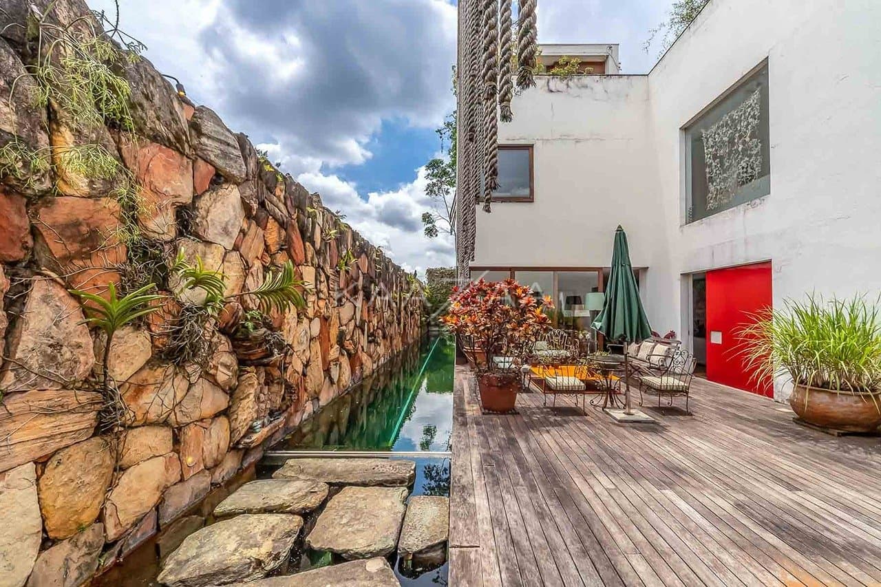 Casa apaixonante, que aproveita materiais naturais em seu projeto de ponta no Jardim Paulistano. - Foto 1