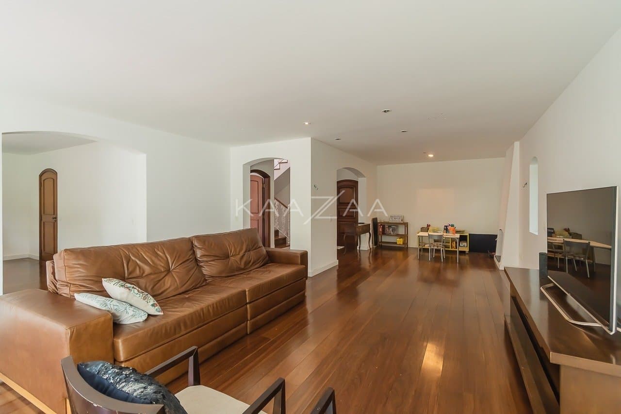 Casa com clima sossegado e muitos espaços para aproveitar, em Alto de Pinheiros. - Foto 4