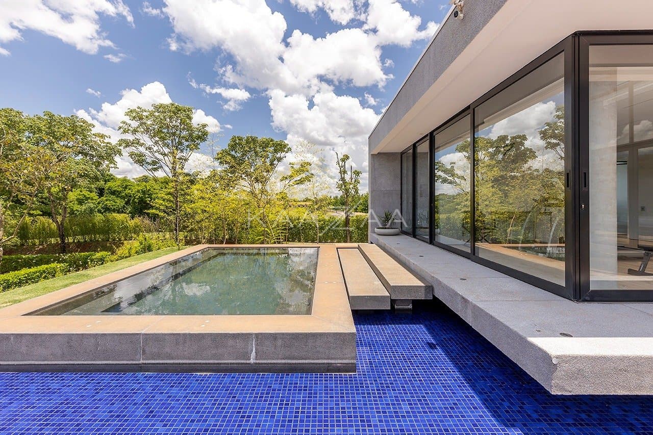 Projeto moderno, arrojado e com muita qualidade nos materiais. Casa na Quinta da Baroneza. - Foto 11