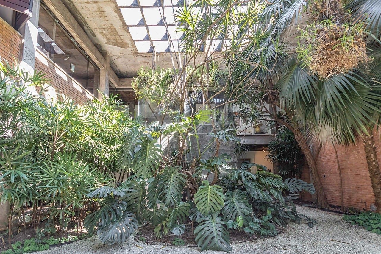 Clima modernista, para contemplar a natureza em espaços sofisticados nesta casa em Cidade Jardim. - Foto 6