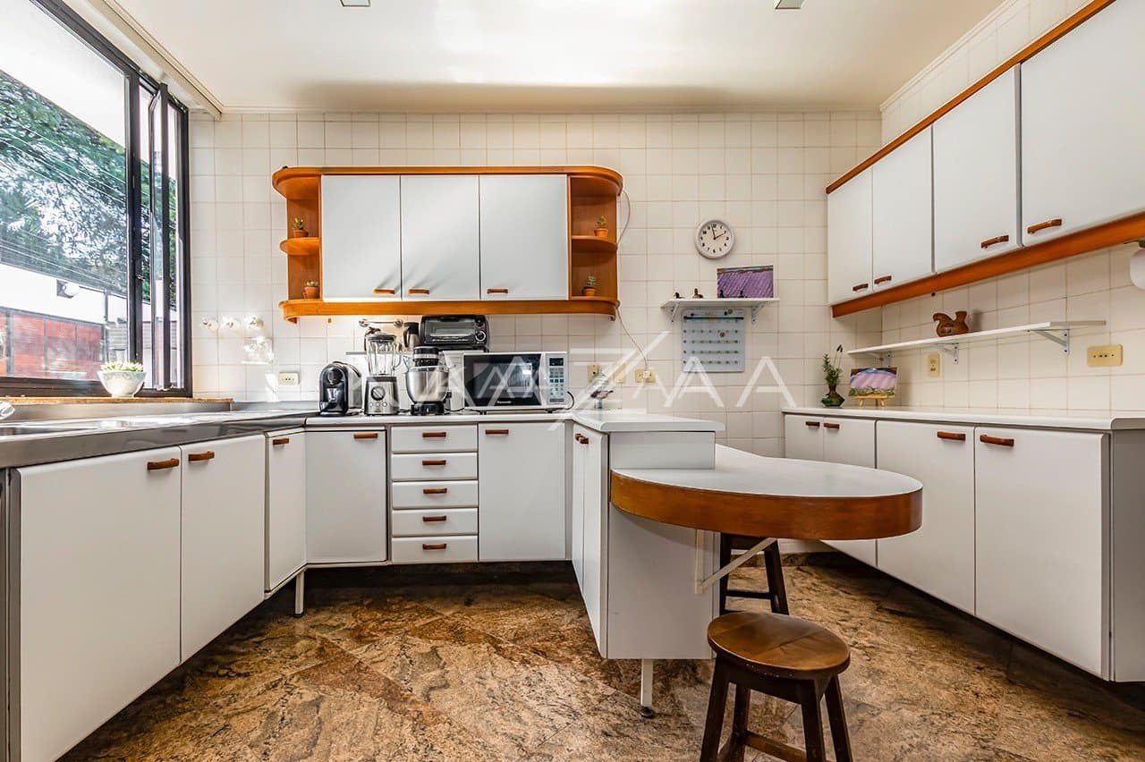 Área gourmet, piscina, atelier, pomar, lago de carpas e vista panorâmica. Casa para comtemplar a vida, no Jardim Guedala. - Foto 27