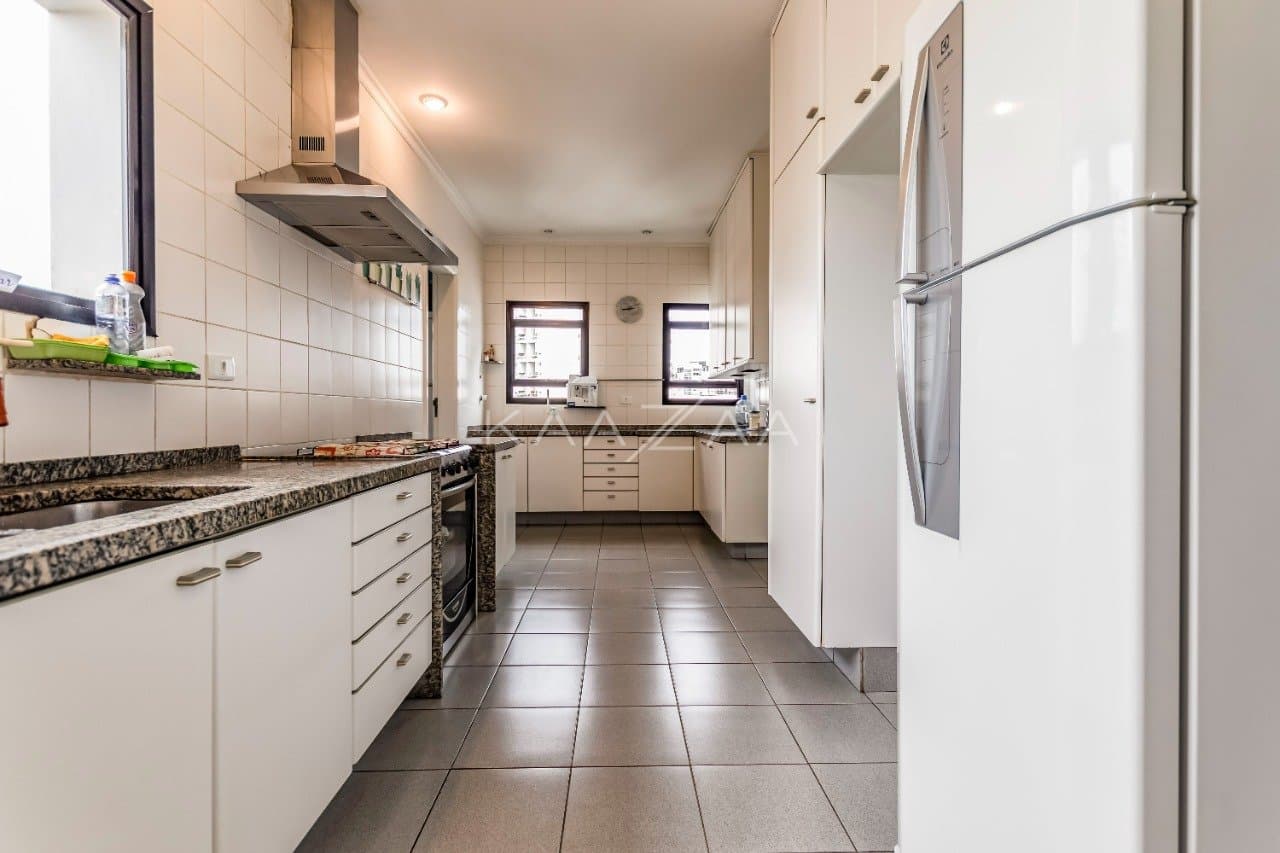 Para se viver envolvido por uma arquitetura elegante e detalhes clássicos, nesta Cobertura Duplex em Moema. - Foto 11